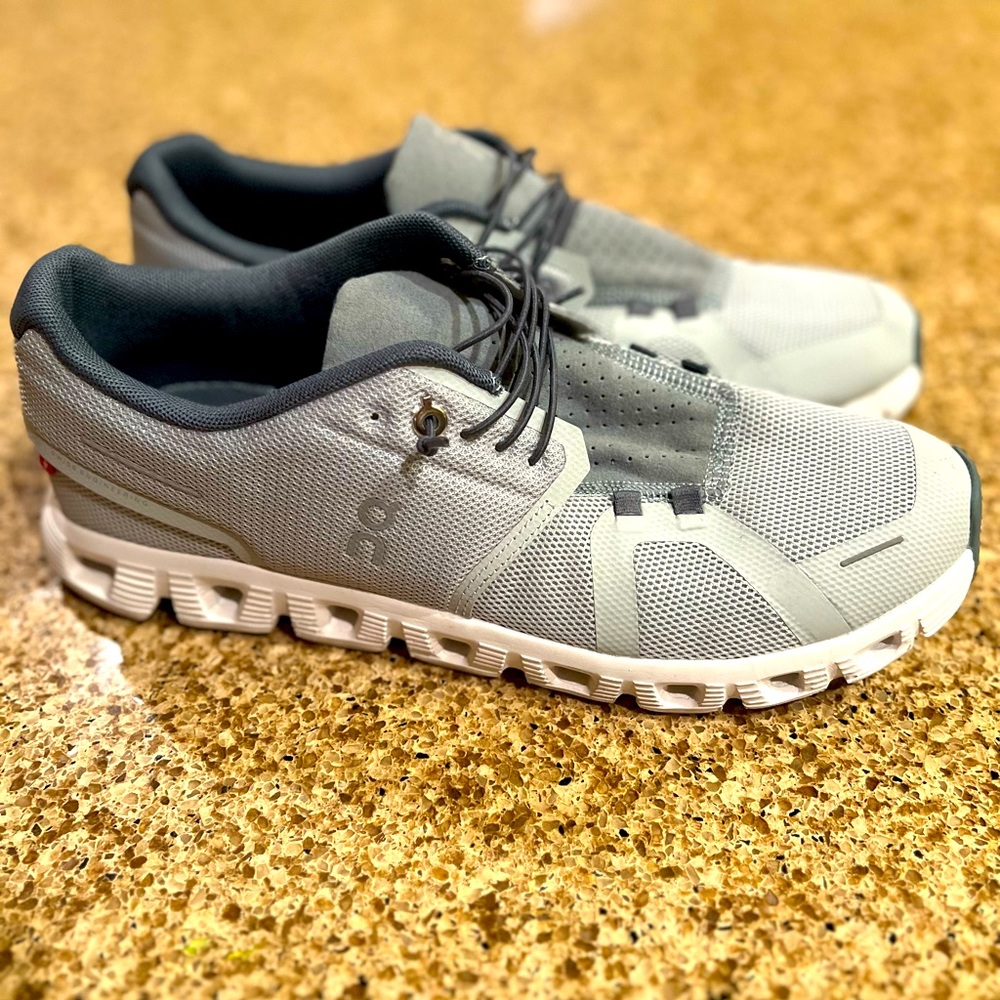 On Cloud 5 Running Sneaker
